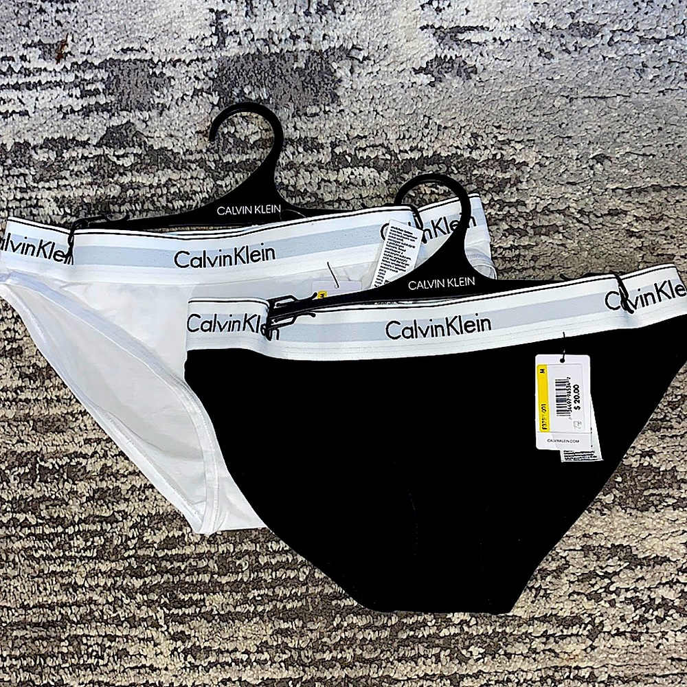 NWT CALVIN KLEIN BIKINI STYLE PANTY SET